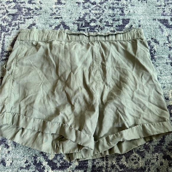 Aerie Boho Flowy High Waisted Paper Bag Style Olive Green Women's Casual Shorts - Picture 5 of 6